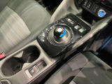 感覚的に使いやすいシフトレバー!電気自動車ならではのワンペダル操作もできます。