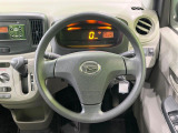 インテリアに合わせたデザインのステアリングは、運転される方のことも考え、運転しやすい形状、大きさです。是非一度、実際に触ってお確かめください。