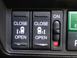 運転席からもスライドドアをボタン操作でスピーディーに開閉できます!またスマートキーでも操作できるので便利です。