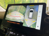 【パノラミックビューモニター】専用のカメラにより、上から見下ろしたような視点で360度クルマの周囲を確認することができます☆死角部分も確認しやすく、狭い場所での切り返しや駐車もスムーズに行えます。