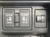 【両側パワースライドドア】スマートキーや運転席のスイッチで後席両側スライドドアの開閉が可能♪電動だから力を入れてドアを開ける必要が無く、小さなお子様でも簡単に開け閉めでき快適です♪