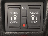 リアドアは乗り降りに便利な両側電動スライドドアです。また運転席に座っていながらスイッチ操作で自在にスライドドアを開け閉めできます。