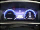 とっても見やすいメーターです。夜間時はラグジュアリーな気分にさせてくれる照明が魅力ですので、夜のドライブも楽しみになりますよ♪