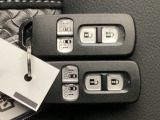 家族やパートナーと個別に持てるため、貸し借りの手間がなくスムーズに乗車できます。また、メインキーを自宅に置いたまま、もう一方をサブとして常に鞄に入れておけるため、持ち出し忘れを防げる点も便利です。
