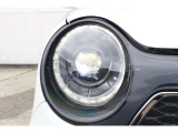 ひとの瞳のような、親しみやすいデザインのLEDヘッドライトです。