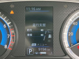 スピードメーター上に運転をサポートする様々な情報を表示してくれます。走行距離は約9200キロです。