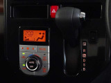 車内を快適に、オートエアコンを装備しています。