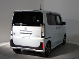 プライバシーガラスが装備されています。外を見るときには気にならずに、後方車両からは車内が見えにくい設計です、周りを気にせず、快適に運転できますよ。