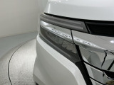 LEDヘッドライトは、点灯の瞬間から最大光量を発揮し、突然暗くなるトンネルなどでの安定感を高めます。