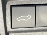 【パワーバックドア】スマートキーや運転席のボタンを押すだけでリアゲートが自動で開閉します!荷物を持っている時や、高い位置にあるバックドアを閉める際に便利な機能です♪