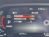 【車線逸脱防止支援システム(インテリジェントLI/LDP)】車線からはみ出しそうになると、車線内を走行するようにステアリング操作をサポートします!機能には限界があるためご注意ください。