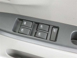 ウインドロック機構付きのパワーウインドです。ロックすることで誤操作による窓ガラスの開閉をロックできます。