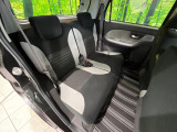 後部座席も気になるようなキズ・汚れやへたり等、大きなダメージはなく、良好な状態です。