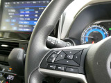 ナビの音量など車両情報を手元で操作できるハンドルスイッチ付き。