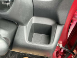 ドリンクホルダーがあるのはとっても便利!折りたたむとコンパクトに収納できます☆