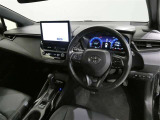 カラーヘッドアップディスプレイ付き。少ない視線移動で情報を確認できるので、運転の疲労軽減に繋がりますよ♪