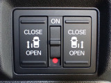 運転席からもスライドドアをボタン操作でスピーディーに開閉できます!またスマートキーでも操作できるので便利です。