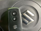 【キーレス】少し離れた場所からでもボタン一つでドアの開錠・施錠ができるのでとっても便利!ドアの鍵穴周りに傷をつけることもありません♪