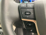 運転中、オーディオの操作をしてて、ハッとしたことはありませんか?ステアリングスイッチは、運転中でもハンドルでオーディオの操作が可能です。安全なドライブをサポートします。