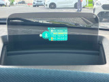 人気のヘッドアップディスプレイ!現在の車速、ナビゲーション・システムによるルート案内の矢印表示、チェック・コントロール、前車接近警告など、さまざまな情報をドライバーの視界内に直接表示いたします!