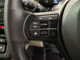 ステアリングにオーディオ操作スイッチが付いています。オーディオ画面に直接タッチしなくても操作が出来ますので、運転に集中できます。