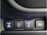 オートマチックハイビームとは、先行車や対向車のライトを認識し、ハイビームとロービームを自動で切り替える機能です。夜道の視界を確保します。詳細は販売店スタッフまでおたずねください。