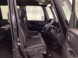フィット感のあるシート。しっかりと支えてくれるので、長時間の運転を快適にサポートしてくれます。