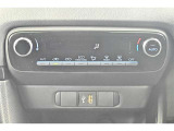 お好きな温度に設定すれば自動的に温度を調節、車内を快適空間に仕上げてくれます。