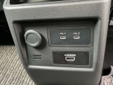 USBポートやHDMIが接続が可能になりますので携帯電話の充電やメディア機器にも接続が可能です!