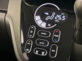 【オートエアコン】一度お好みの温度に設定すれば、車内の温度を検知し風量や温度を自動で調整。暑い&hellip;寒い&hellip;と何度もスイッチ操作をする必要はありません。快適な車内空間には必須の機能ですね♪
