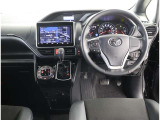 見通しのよいすっきりとした視界で、誰でも運転しやすいです。運転のしやすさは疲れにくさにも繋がりますよ♪
