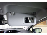 急いで外出!!そんな時でも降車前にササっと身だしなみをチェック!あると便利な装備品です。