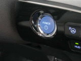 スマートキーをカバンやポケットに携帯するだけでドアやテールゲートを施錠・開錠でき、エンジンも掛けられます。