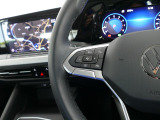 設定したスピードを上限に自動で加減速をし、一定の車間距離を保つ事で長距離運転の疲労を軽減する【ACC】が装備。