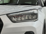 LEDヘッドライトは、点灯の瞬間から最大光量を発揮し、突然暗くなるトンネルなどでの安定感を高めます。