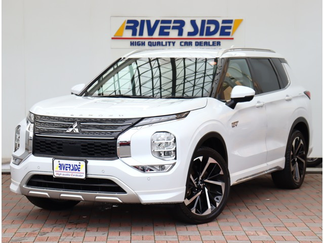 アウトランダー PHEV 2.4 P 4WD ワンオーナー純正ナビ全方位カメラBOSE