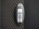 ◆スマートキー◆カギをバッグやポケットに入れたままでもドアロックの開閉ができる『スマートキー』付き!雨天や暗くなってもカギを取り出す必要がなくドアの開錠&エンジンも始動できます