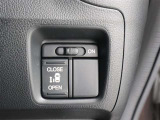 【左側電動スライドドア】運転席からでもオートでスライドドアの開閉が可能!同乗者にも優しく、とっても便利な機能です☆