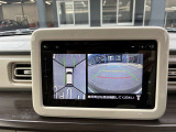 アラウンドビューモニター付き。空から見下ろしているかのようにクルマの周りの安全をディスプレイに映し出してくれます。周囲の状況がひと目で把できるため見通しの悪い場所での駐車もスムーズですよ。