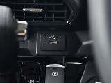 スマホの充電等に便利なUSBのソケットが付いています。