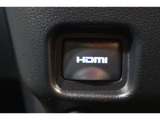 音声と映像が1本のケーブルで伝送できる便利なHDMIを装備しています。iPhoneやスマートフォンの画面と全く同じ画面がカーナビの画面に表示されるので、地図アプリや動画などのミラーリングが可能です。