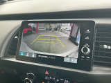 安心して車庫入れができる、リバース連動リアカメラが装着されております。狭い駐車場はもちろん、雨の日や夜間でもストレスなく運転して頂けます。