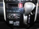 電動パーキングブレーキ付きです。