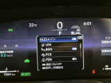 【ブラインドスポットモニター】後側方から接近する車両を検知。 衝突の危険があると判断した場合、ドアミラー表示や警報音でドライバーに注意を促します。