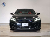 BMW代表的な特徴のキドニーグリル。BMWのすべてのモデルに採用され、BMWらしさを強調しております。