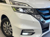 【LEDヘッドライト】悪天候や夜間走行時も良好な視界を確保し安心して運転できる高輝度LEDヘッドライトを装備!点灯速度が早く、消費電力も抑えられています。
