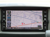 【ナビ】メモリーナビ(MJ320D-W)付きです。目的地を設定すれば初めての場所でも簡単に行くことができます。もちろん音楽だって聴けちゃいます♪