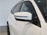【BMWミラー】視認性の高いスタイリッシュなミラー。自動防眩機能も付いており夜間のドライビングをサポートします。