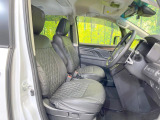 運転席シート廻りは使用感も少なく、良好な状態となっています。丁寧に使われていたことがよくわかりますね。