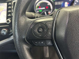 運転中、オーディオの操作をしてて、ハッとしたことはありませんか?ステアリングスイッチは、運転中でもハンドルでオーディオの操作が可能です。安全なドライブをサポートします。